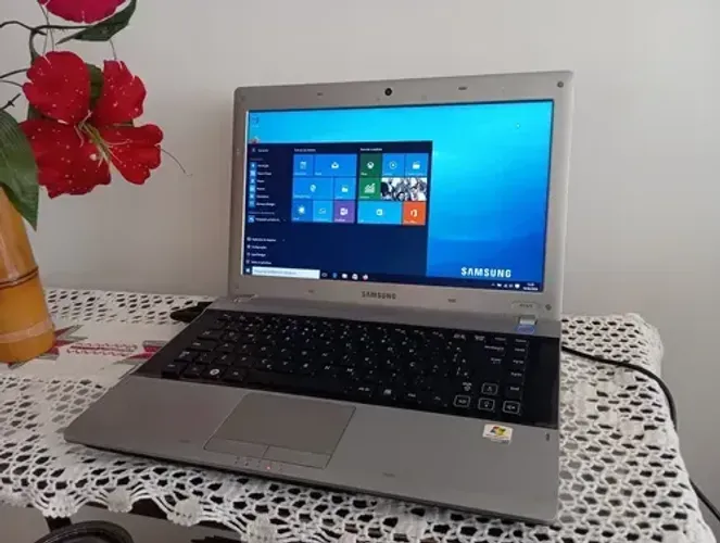 Notebook Samsung RV420 em excelente estado de conservação estética