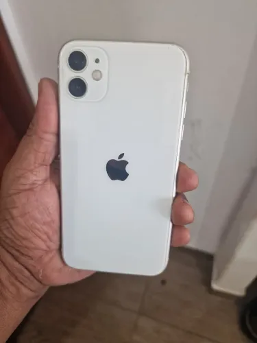 IPhone 11-128GB bateria 63% face ID ok