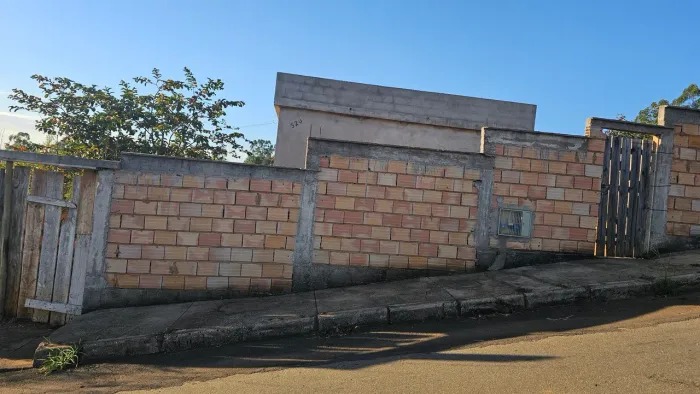 Vende-se casa em fase final de acabamento