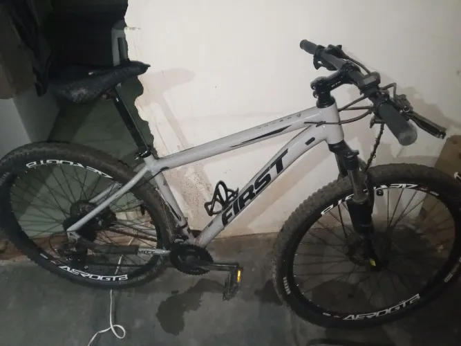 Venda de bicicleta first aro 29