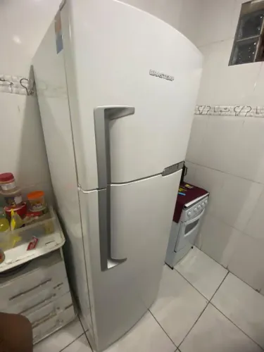 Vendo geladeira Frost Free,310 litros,valor 800 reais ou troco algo do meu interesse