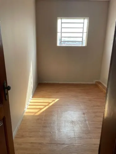 ALUGA-SE SALA COMERCIAL