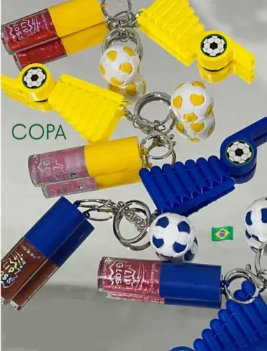 Gloss Torcedor Copa Do Mundo - Lip Gloss Brasil Com Chaveiro E Apito, Colecionável