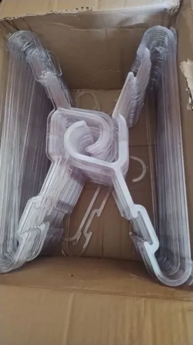Cabides transparentes