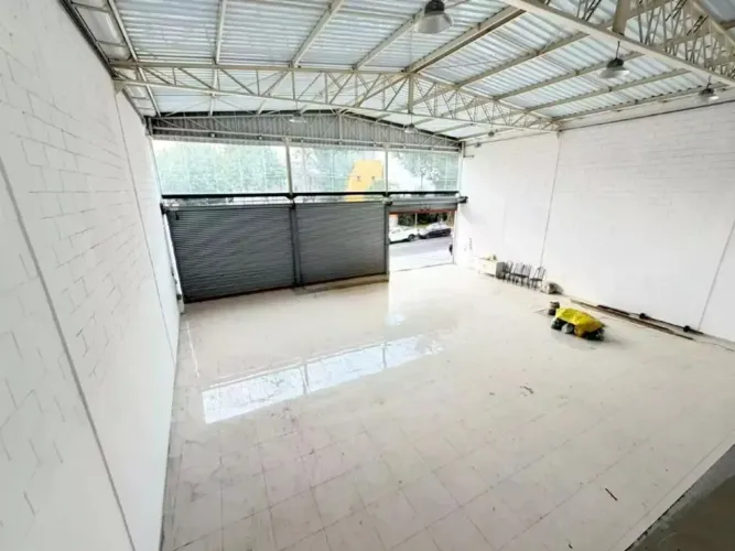 Galpão Novo para Alugar - Assunção - SBC - 420m² | 7 metros de pé direito | 4 Vagas.
