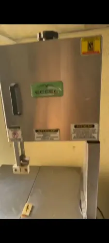 Vende Serra fita industrial Grande marcar Eccel modelo inox.