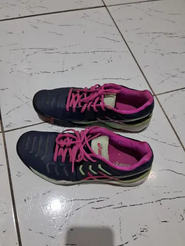 Vende 2 par de tênis excelente estado, para suas caminhada 