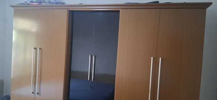 Vendo Guarda roupa 6 portas 5 gavetas 