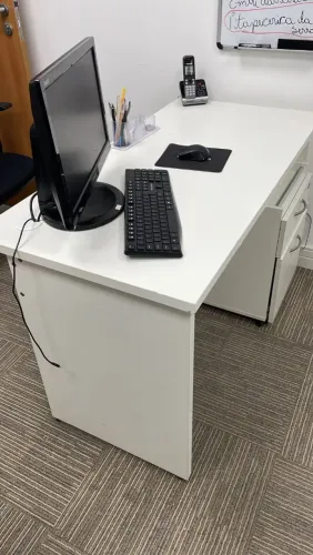 Mesas de Escritório com gaveteiro $275 cada. 2UN.