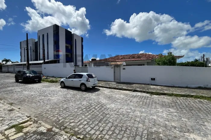 Casa Ampla de 480m² com 17 Ambientes no Bairro dos Ipês Perfeita para Morar ou Empreender