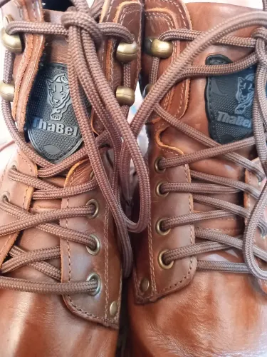 Bota Thabel, tam. 43. Perfeito estado. CA 29607. Marrom. Nova. Taubaté. Com nugget.