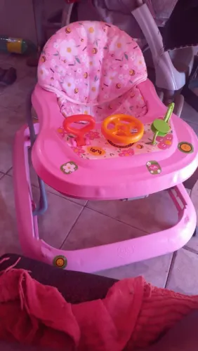 Andador de bebe infantil, Tutti baby, Semi Novo - apenas 2 usos