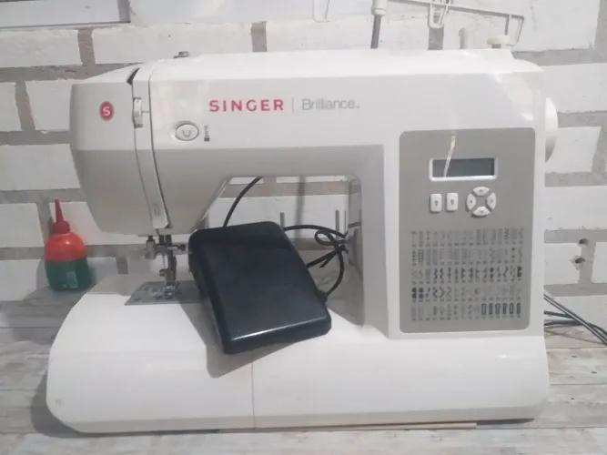 Máquina costura eletrônica Singer brilliancece