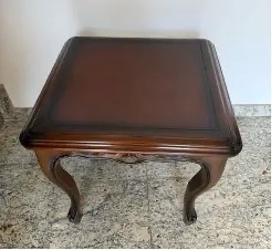 2 mesinhas laterais Mogno maciço R$ 400 - 900 (o par)