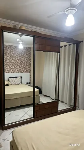 Guarda roupa espelhado