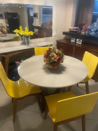 Conjunto de mesa com 4 cadeiras e aparador - móveis Smarçaro