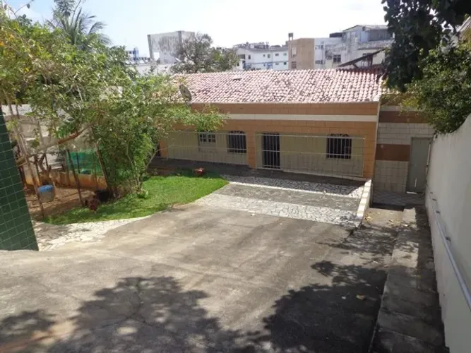 Casa com 2 quartos em itapuã