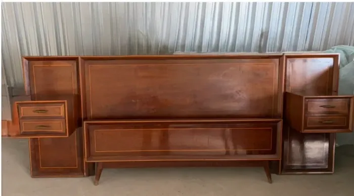 Cama casal  anos 50 com criado
