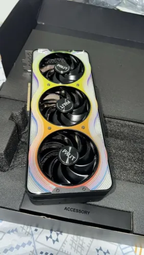 Placa de Vídeo NVIDIA RTX 5090 PALIT 32GB GAMEROCK 
