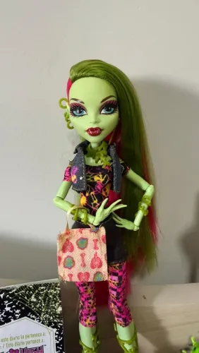 Monster high Vênus Básica ler descrição 