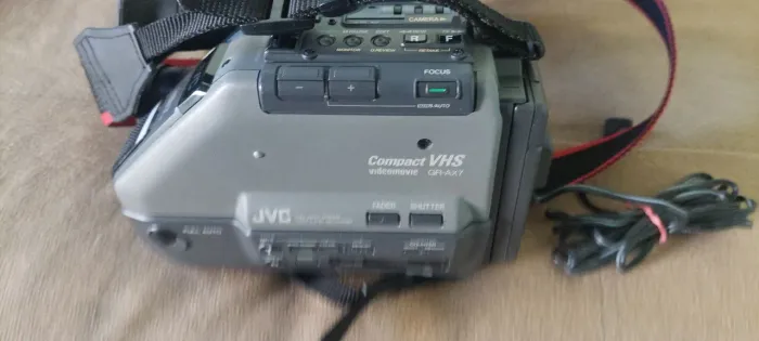 Filmadora e case JVC VHS antiga antiguidade enfeite decoração cenário anos 90 fita VHS 
