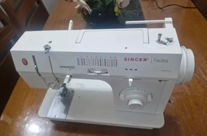 Máquina de costura singer