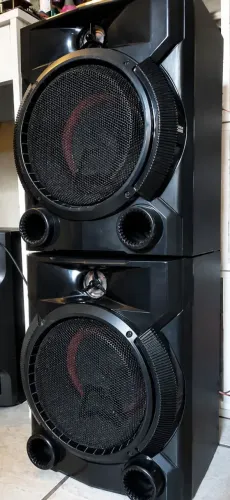 Caixa de Som XBoom Bluetooth e USB