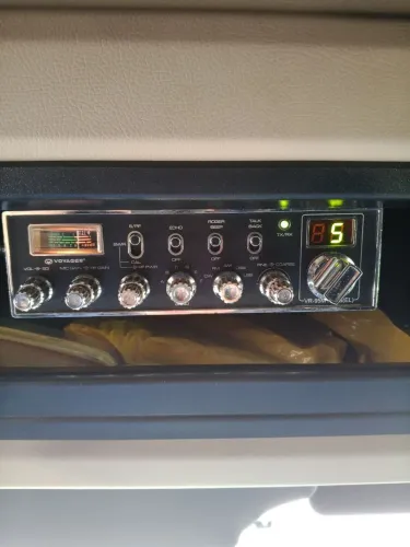 Rádio Px Voyager 9ml com a caixinha de som. E toques 