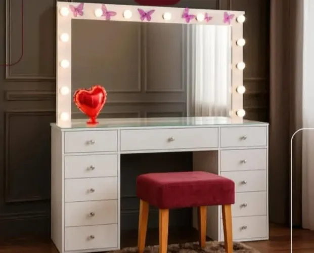 Camarim Larissa com banqueta grátis 