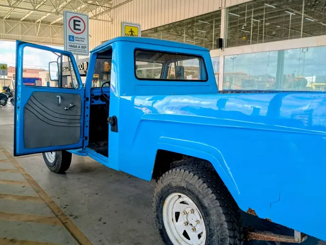 Ford F-75 4X4 2.3 1975