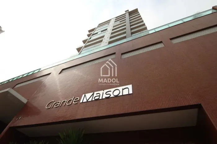 Apartamento à venda no Ed Grand Maison, semi mobiliado por R$ 685.000,00