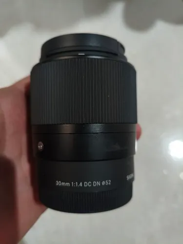 Lente Sigma 30mm 1:1.4 DC DN