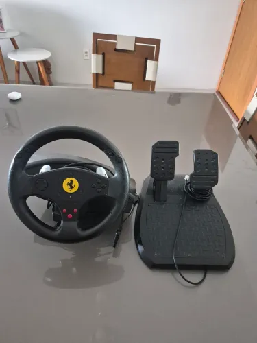 Volante Thrustmaster Ferrari + Pedais (PC / Console) - Excelente Estado