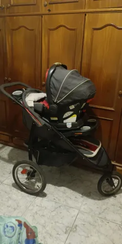 Vendo carrinho com bebe conforto GRACO