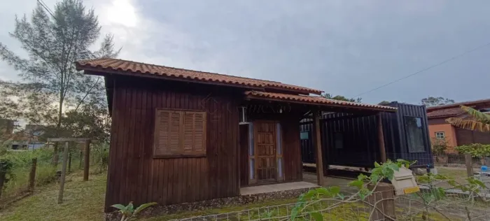 Casa à venda em Imbituba, bairro Campo Duna: 2 quartos, 1 sala, 1 banheiro, garagem e 62m²