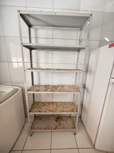 Estante de aço