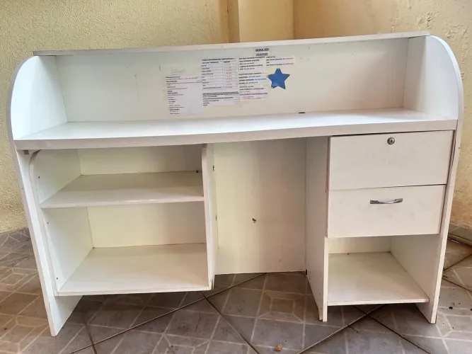 Vendo um balcão em bom estado 