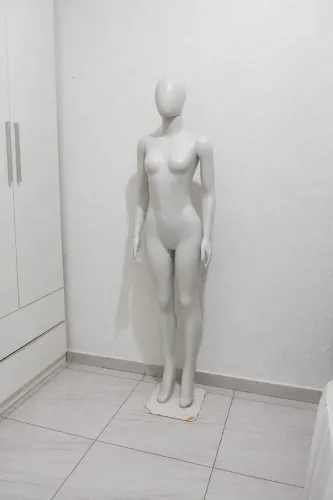 Manequim Feminino + Base