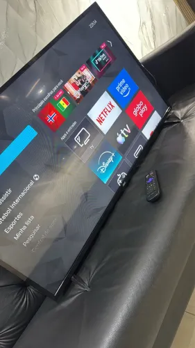 TV SMART AOC SISTEMA ROKKU 43 