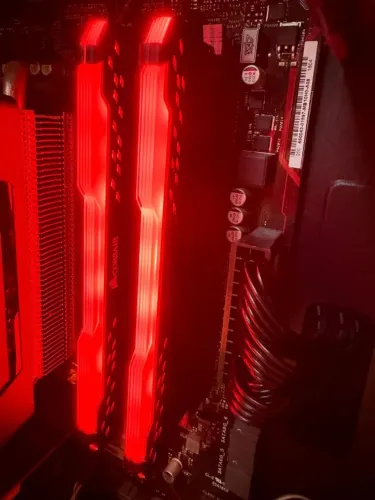 PC Ryzen 7 2700X (8 núcleos / 16 threads) com 64GB de RAM e SSD 1TB NVMe