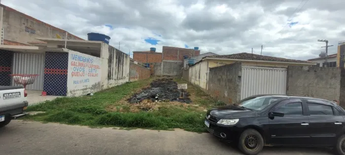 Terreno Nascente no Centro de Ouricuri. Medindo 9,8× 31.56.