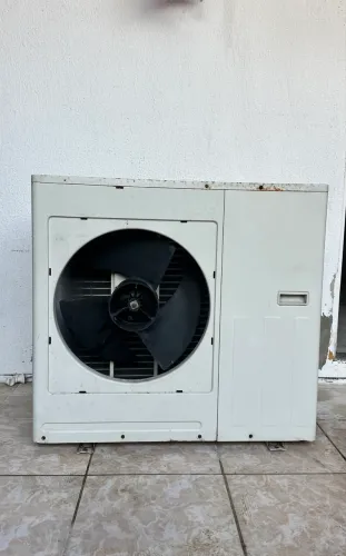 Vendo ar-condicionado Split Komeco 30.000 BTUs 220V Funcionando Perfeitamente