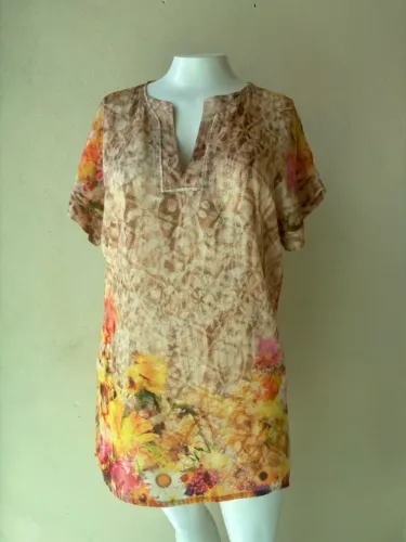 Chemise estampada, tamanho 44 da marca Victor Dzenk.