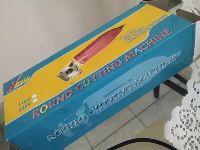 Máquina De Cortar Tecido 220v Portátil Profissional Na Caixa