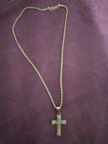 Vendo esse cordão, valor 80$ retirada no Tancredo Neves 