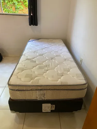Cama e colchão de solteiro Ortobom