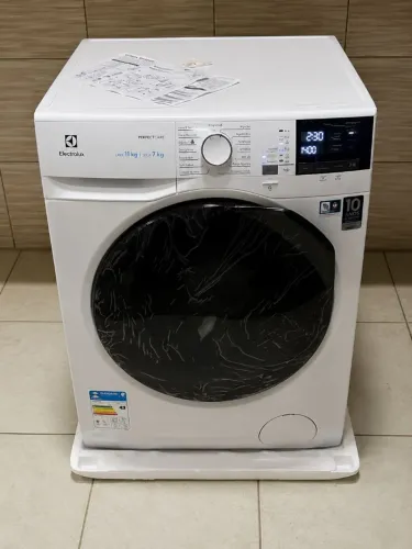 Máquina de lavar e secar semi nova