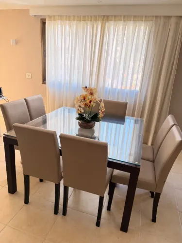 Mesa de jantar com 8 cadeiras -1,40x1,40m