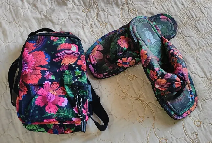Conjunto bolsa e chinelo farm