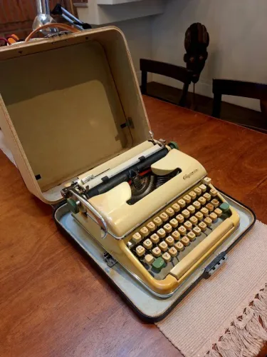 Máquina de Escrever Olympia SM5 ano 1963
